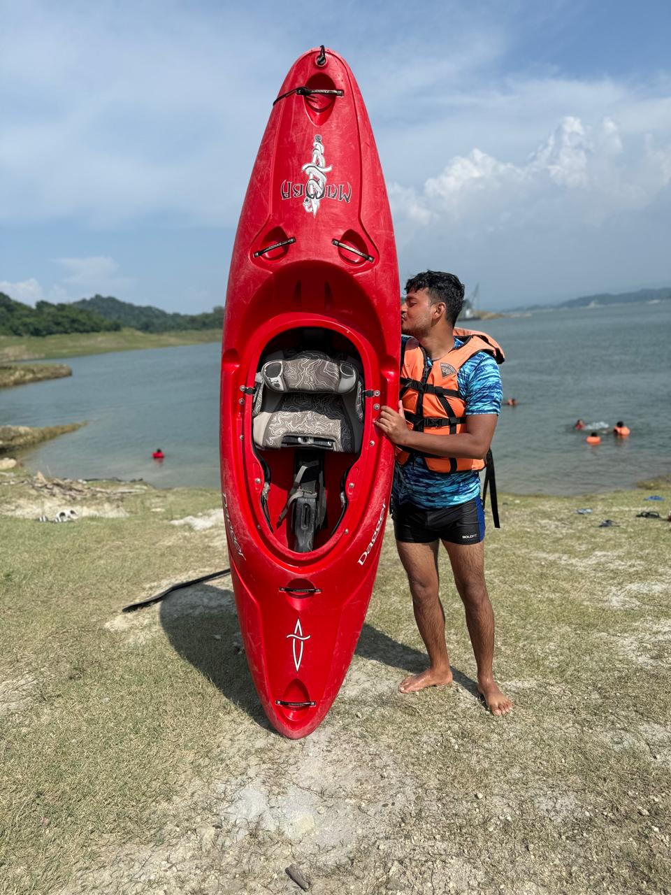 kissing rescue kayak