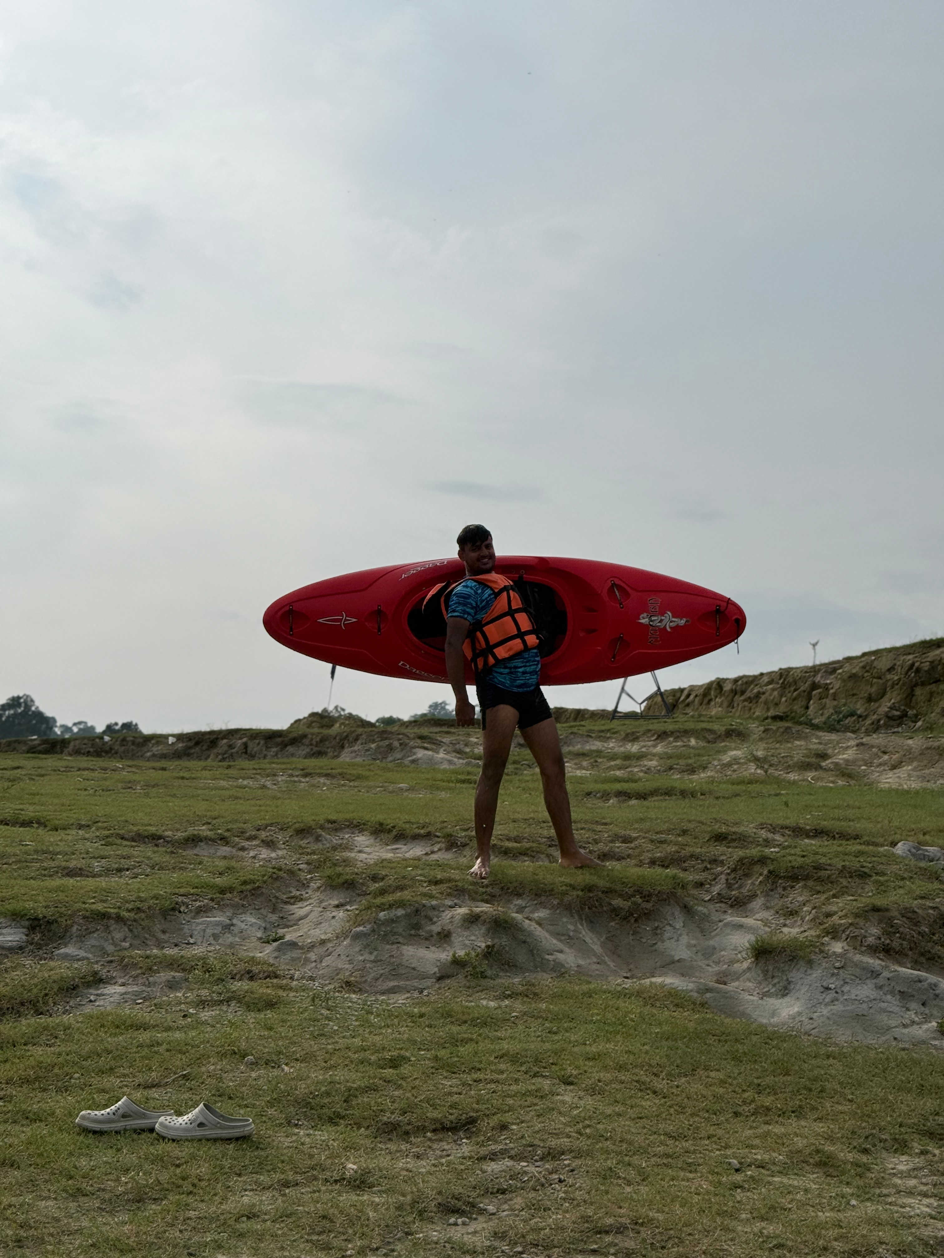 Kayak on shoulder